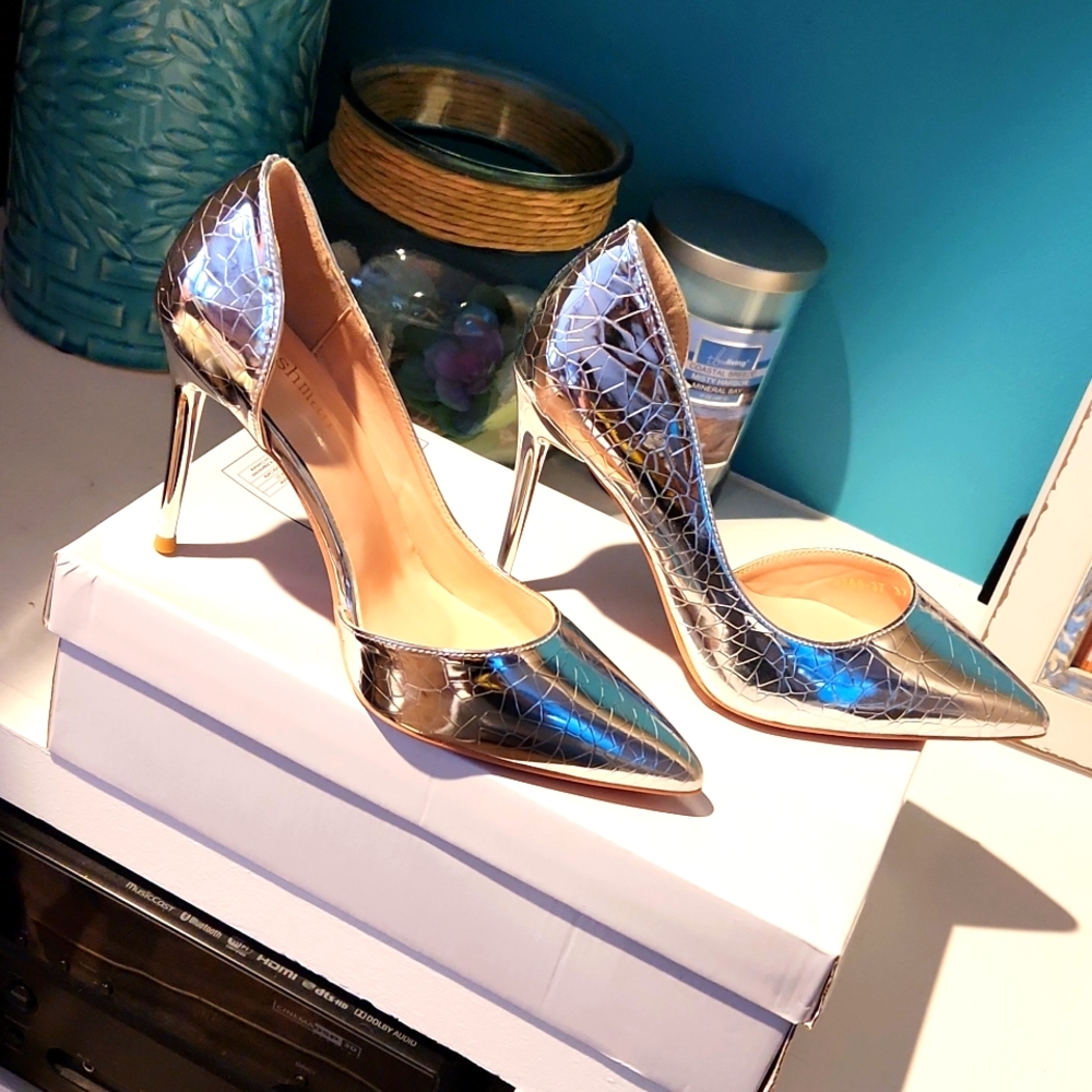 Sexy Metallic Heels 6.5 Never worn!